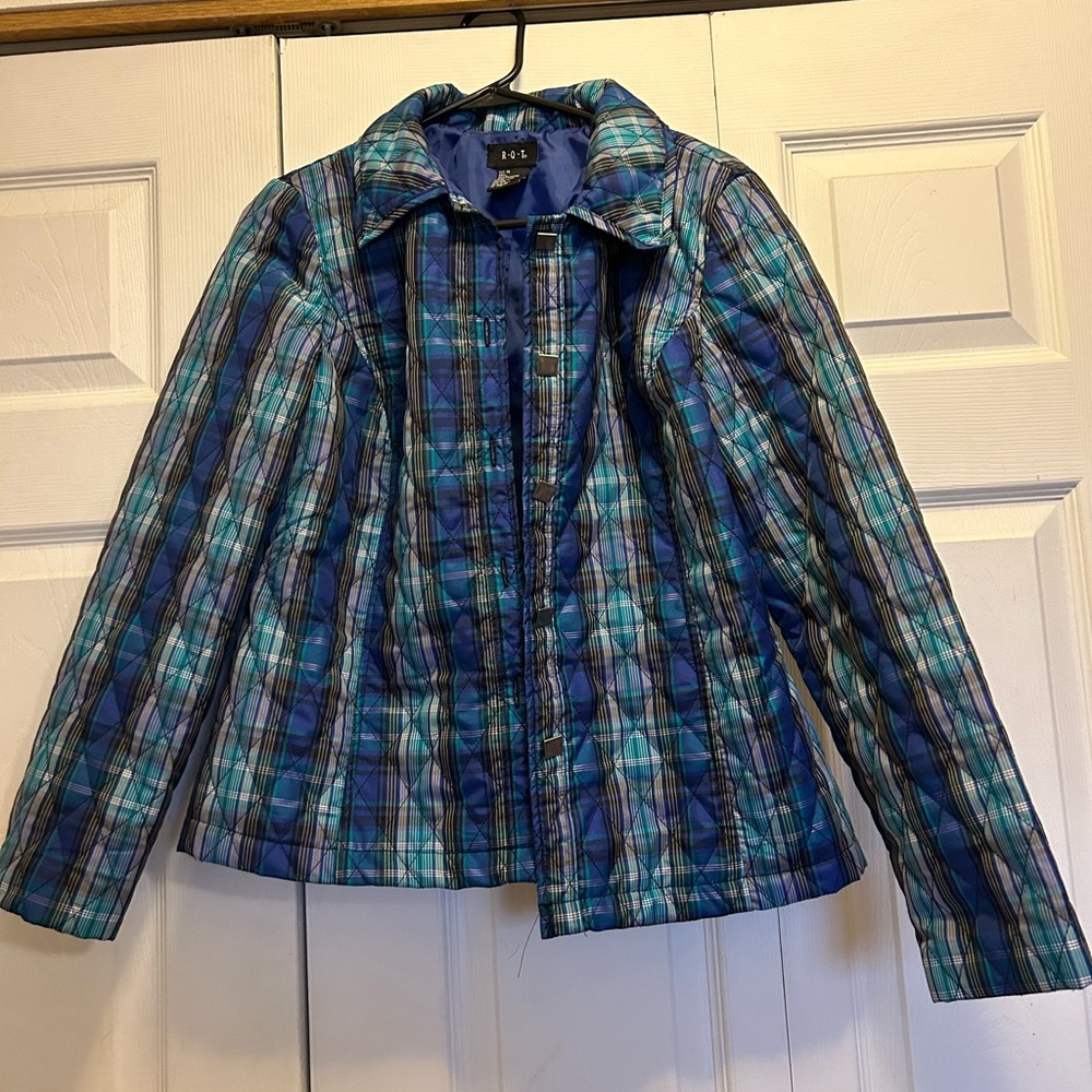 RQT sweater polyester size M. No rips